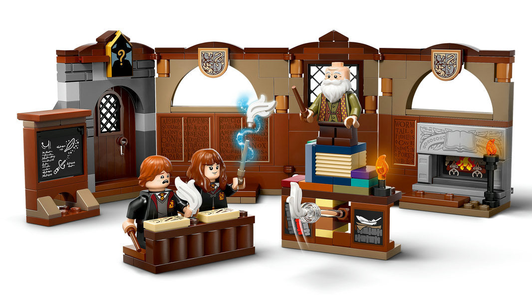 LEGO 76442 Harry Potter Hogwarts Castle Charms Class