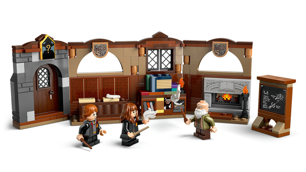 LEGO 76442 Harry Potter Hogwarts Castle Charms Class