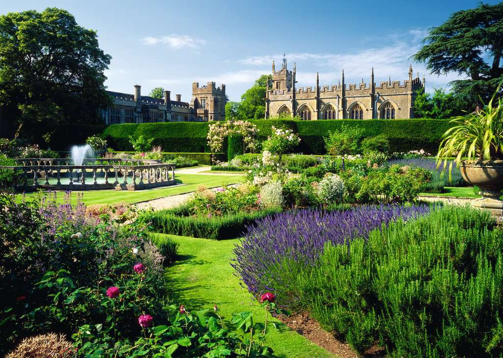 Ravensburger Queen's Garden Sudely Castle 1000 Piece Jigsaw Puzzle