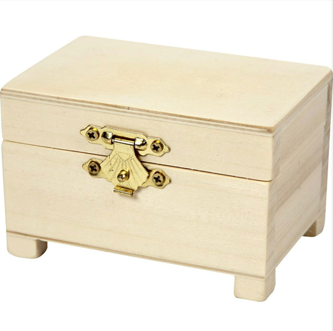 Wooden Chest With Clasp 6x9x6cm