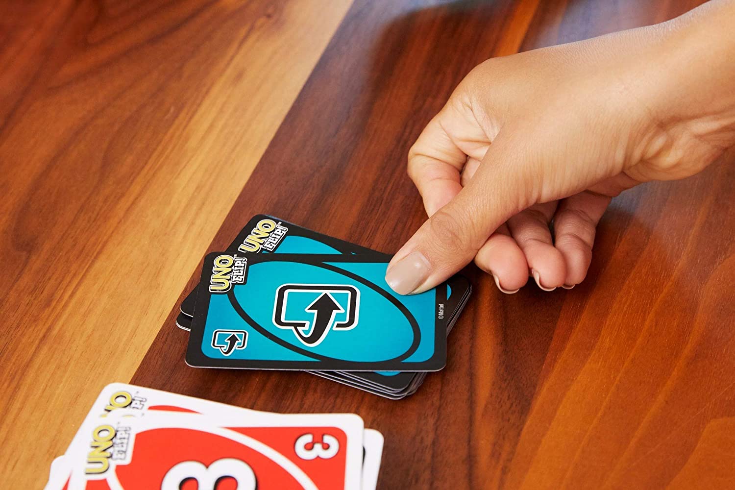 UNO Flip! Splash Card Game for Kids, Adults & Family Night with  Water-Resistant Double-Sided Cards