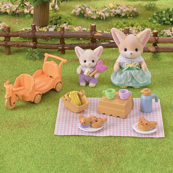 Sylvanian Families Sunny Picnic Set - Fennec Fox Sister & Baby